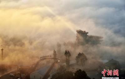 当平流雾遇上长江 重庆一小镇宛如仙境
